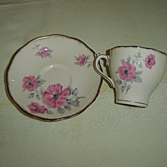 Roslyn 8414 pink Pansy cup and saucer VGU - Picture 5 of 7